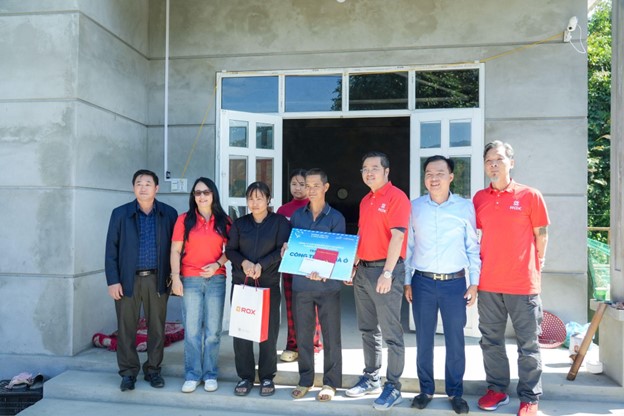 Chung tay dựng mái ấm cho gia đình khó khăn ở Lào Cai - Ảnh 3.