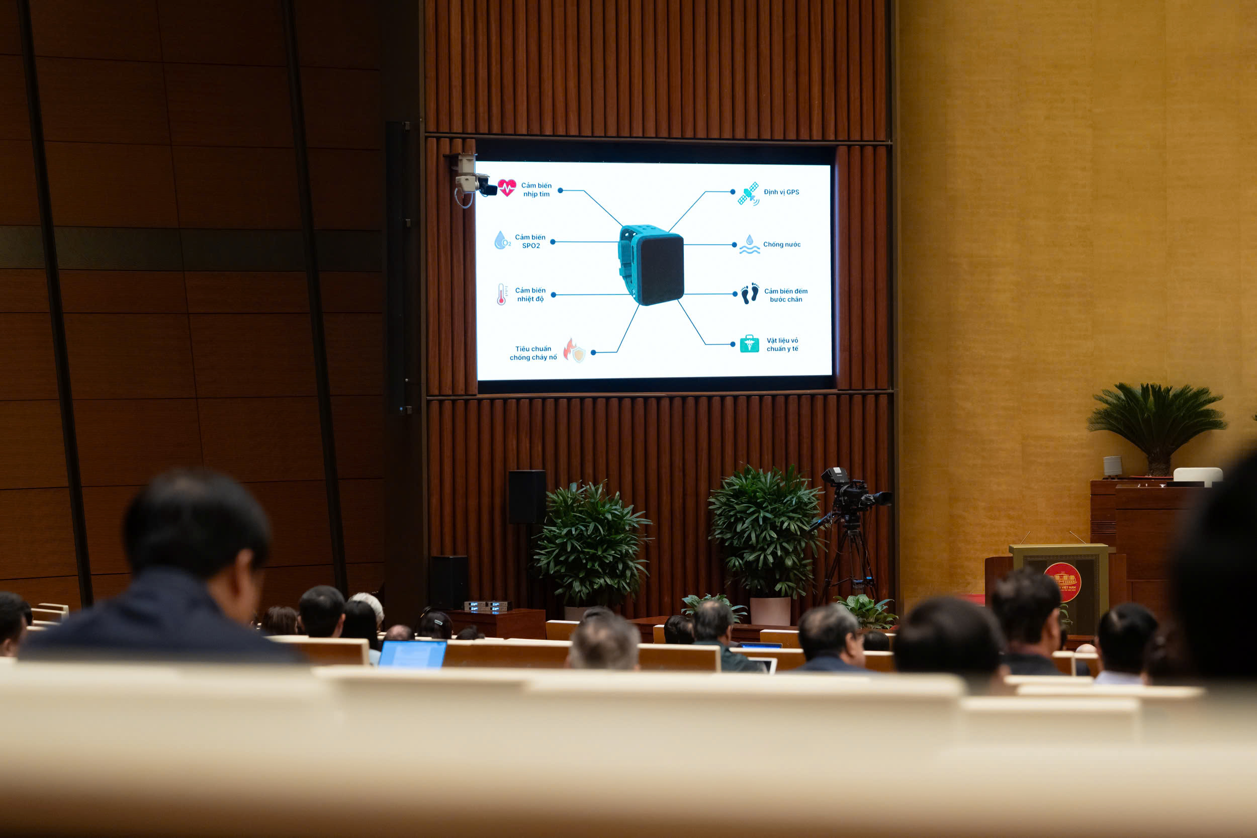 Bộ trưởng Bộ Công an nói về thiết bị giám sát điện tử với người cai nghiện ma túy- Ảnh 1.