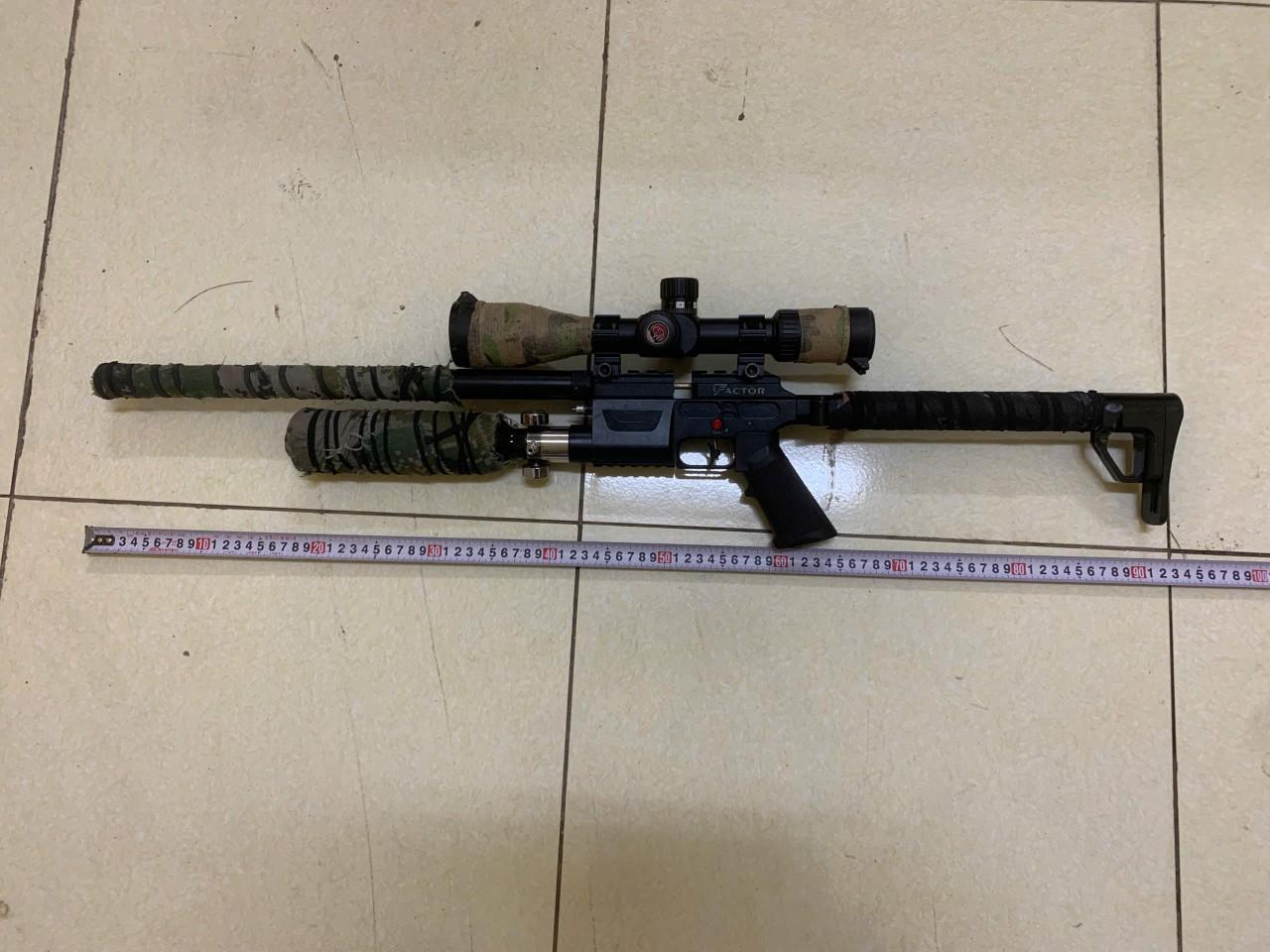 Xác minh làm rõ đối tượng tự chế súng hơi khí nén, thu giữ hơn 580 viên đạn - Ảnh 2.