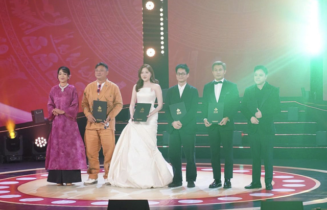 Nhan sắc đời thường của diễn viên vừa giành giải Nữ chính xuất sắc nhất tại Liên hoan phim Việt Nam - Ảnh 1.