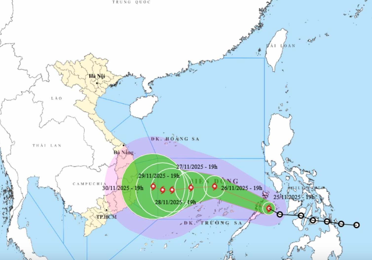 Theo dõi diễn biến, sẵn sàng phương án ứng phó với bão số 15 - Ảnh 1.