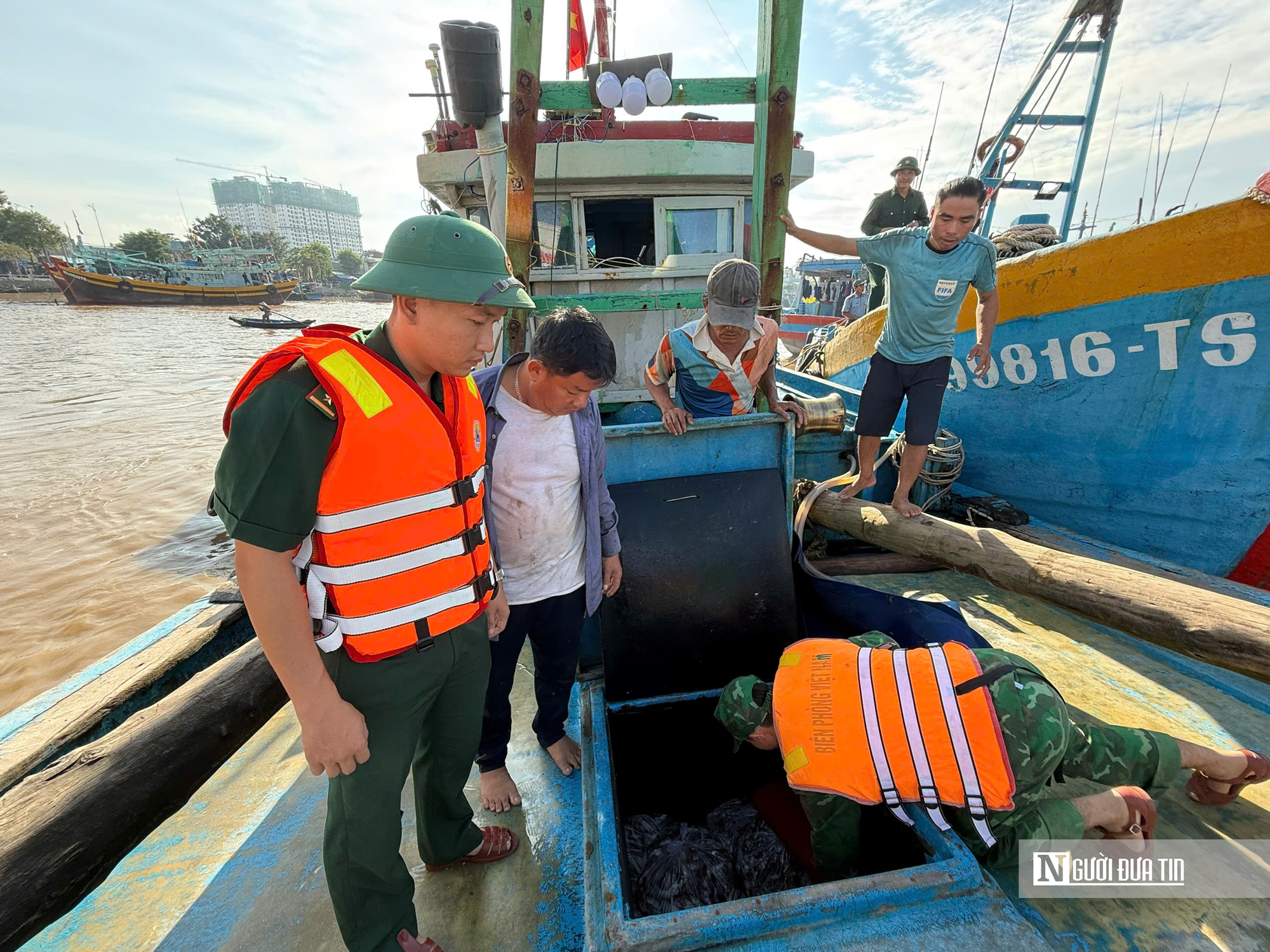 Ngăn chặn IUU từ cửa biển: Ngư dân đồng thuận, biên phòng quyết liệt - Ảnh 4.
