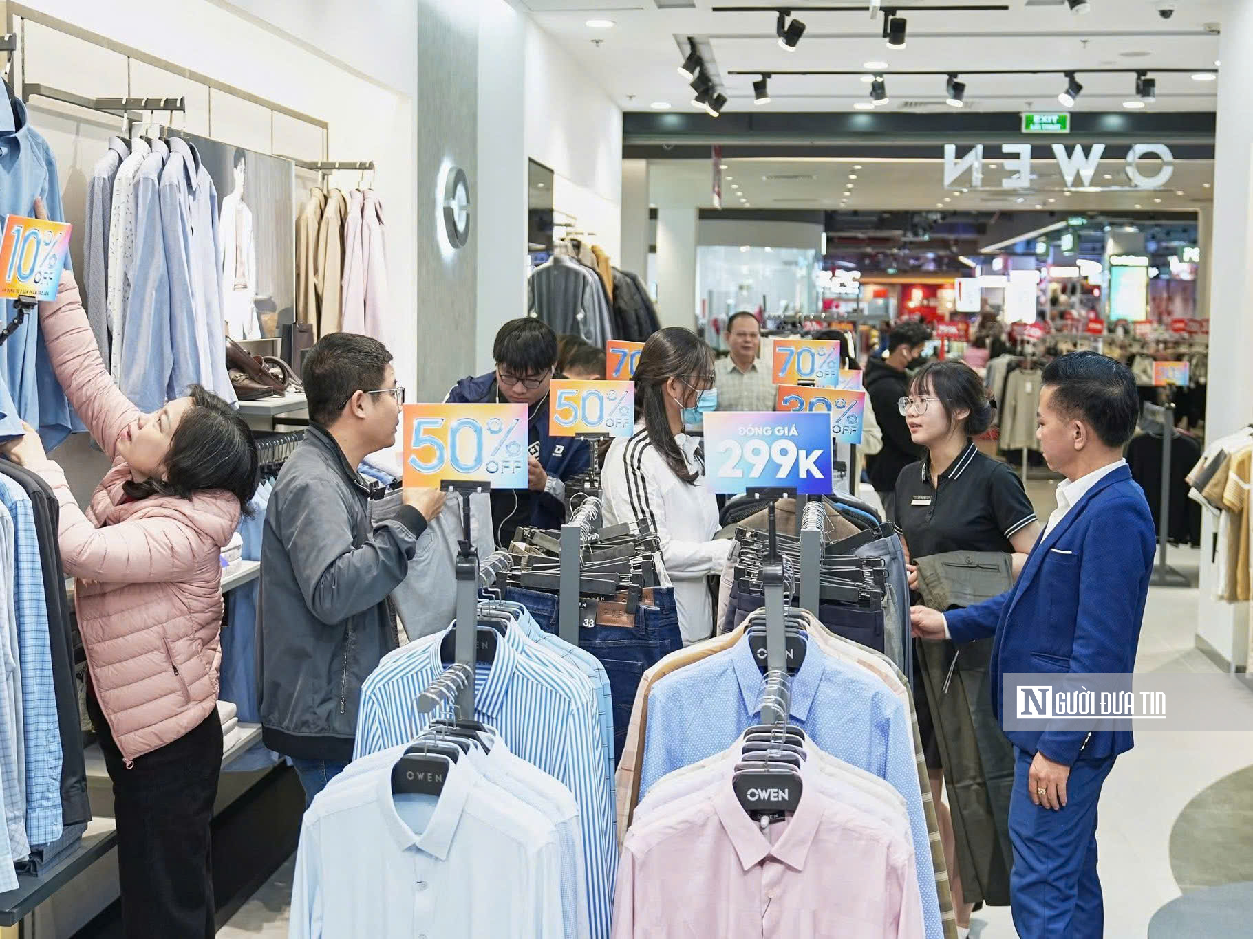 Black Friday 2025: Hà Nội nhộn nhịp, loạt cửa hàng đua giảm giá “sập sàn” - Ảnh 14.
