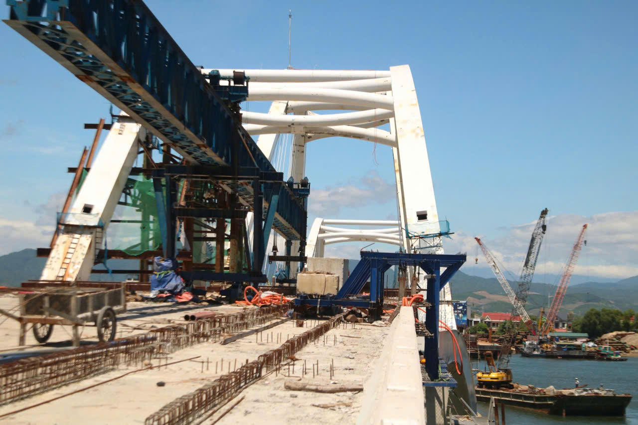 Tháo gỡ điểm nghẽn GPMB dự án cầu 1.300 tỷ bắc qua sông Nhật Lệ - Ảnh 1.