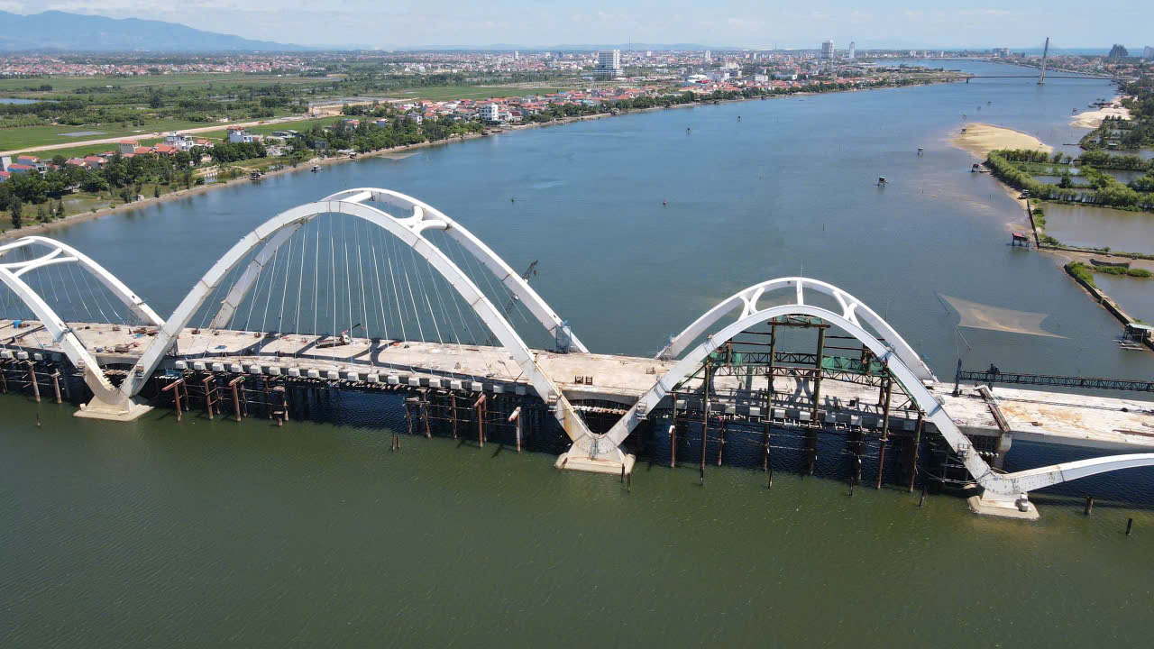 Tháo gỡ điểm nghẽn GPMB dự án cầu 1.300 tỷ bắc qua sông Nhật Lệ - Ảnh 2.