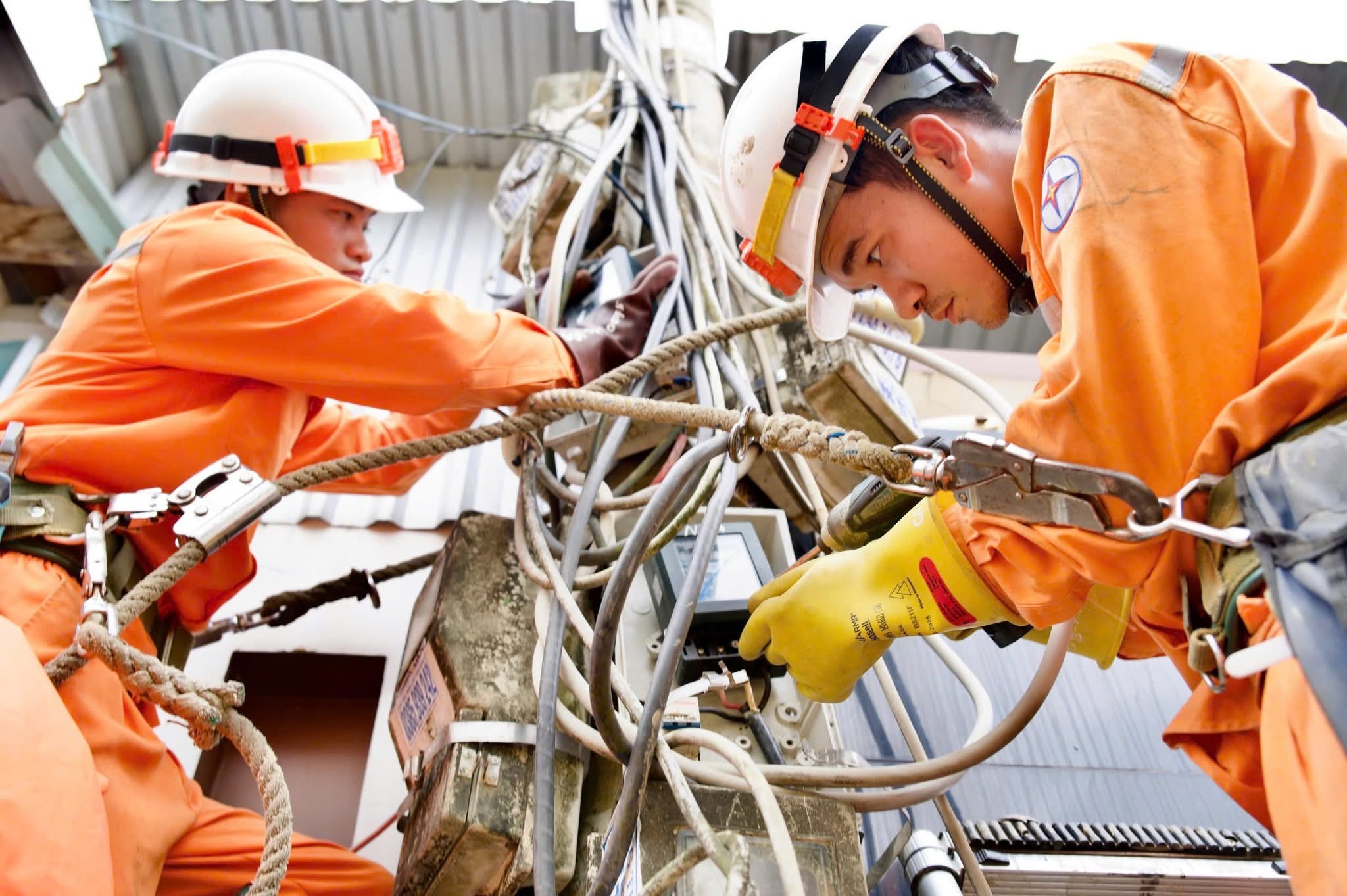 Dự kiến đóng điện hoàn toàn cho 100% hộ dân vùng lũ Đắk Lắk trong ngày 26/11- Ảnh 3.