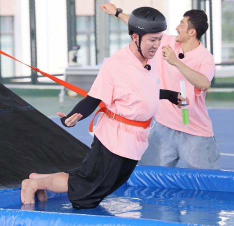 Lộ ảnh Trấn Thành bị bầm dập, tả tơi khiến fan xót xa - Ảnh 6.