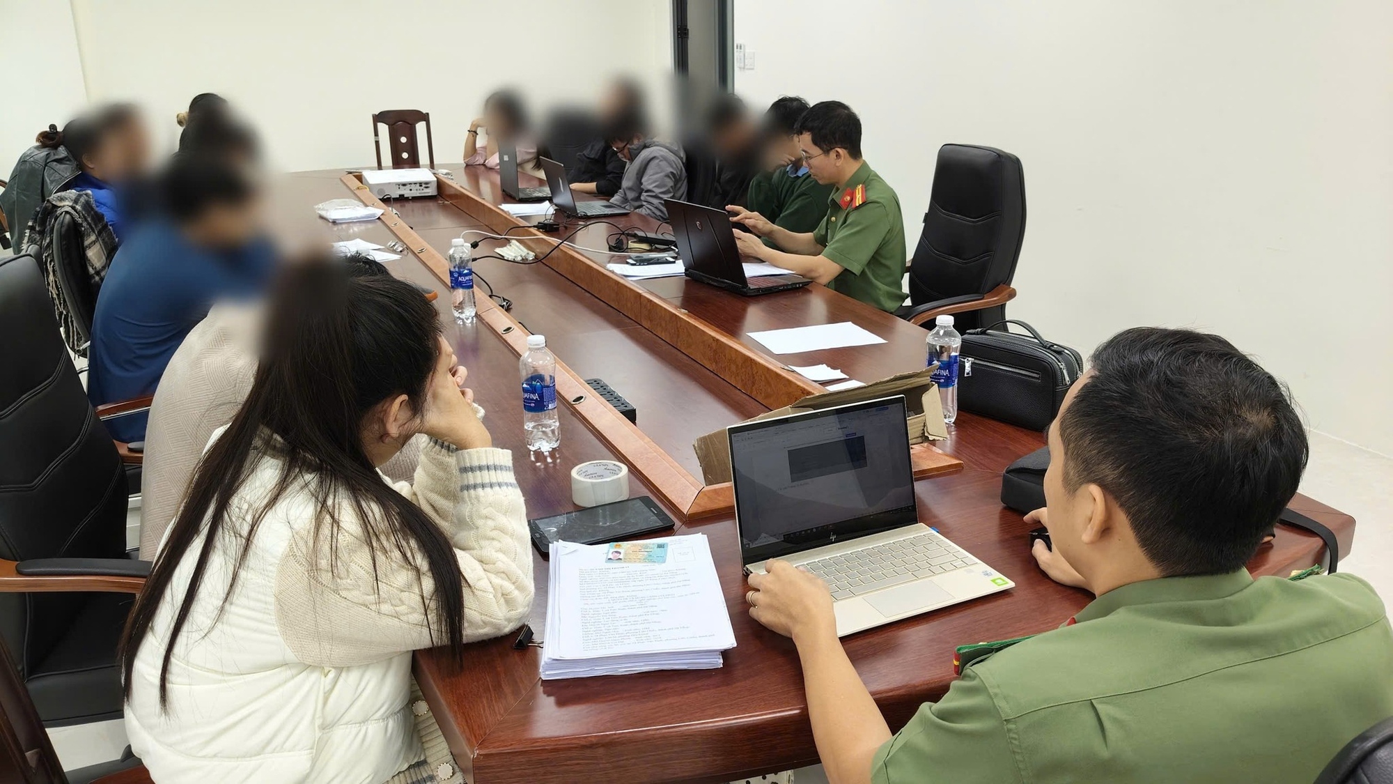 Bắt nhóm đối tượng lập sàn tiền ảo, chiếm đoạt khoảng 90 tỷ đồng- Ảnh 1.