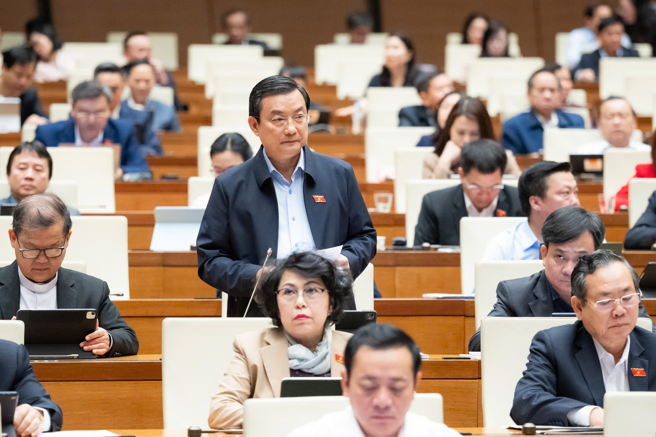 Đề nghị cấm tuyệt đối bóng cười cho mục đích giải trí, luật hóa thuốc lá điện tử, nung nóng - Ảnh 1.