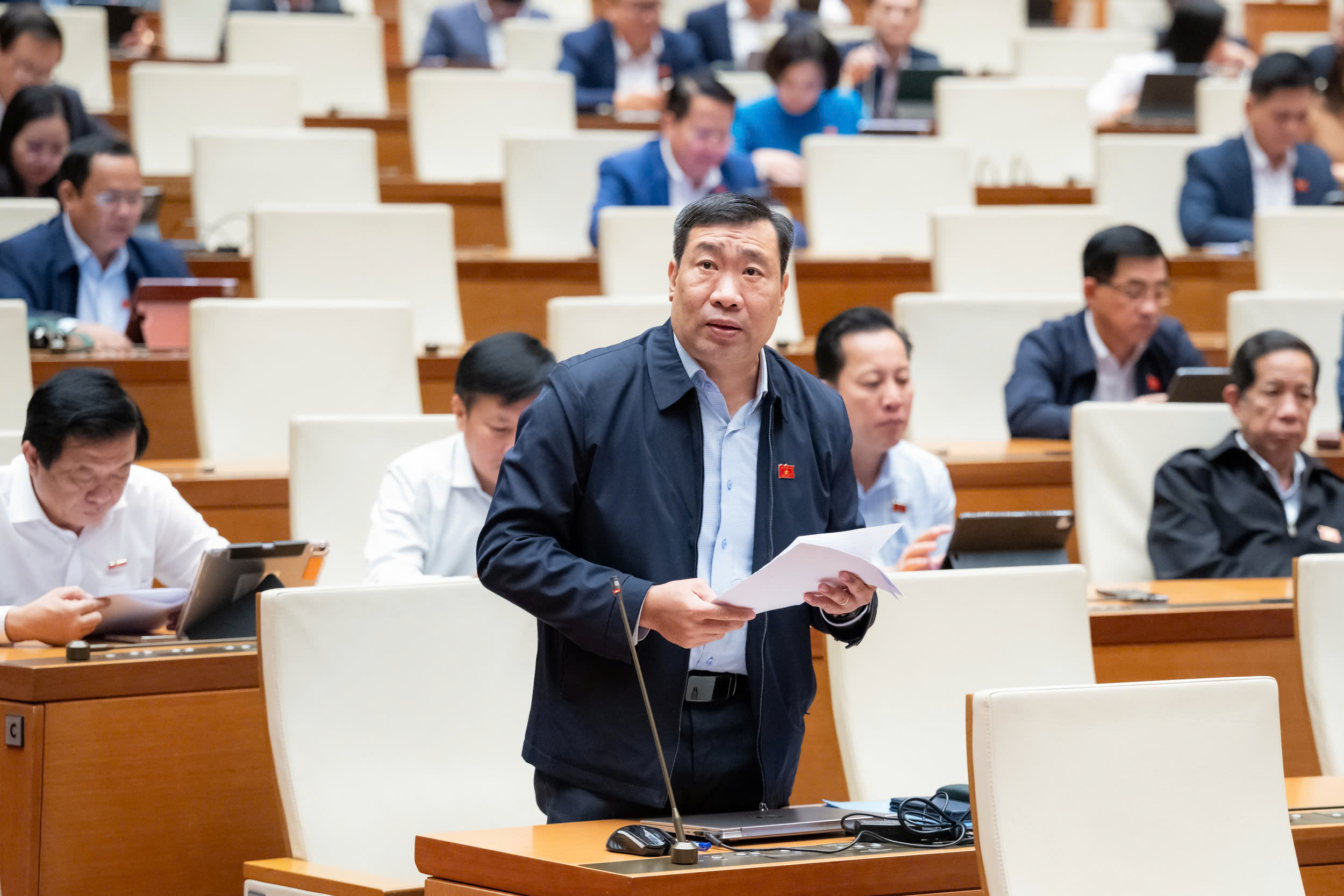 Cần chế tài đủ mạnh với hành vi cố tình che giấu, bóc gỡ nhãn AI lừa dối công chúng - Ảnh 1.