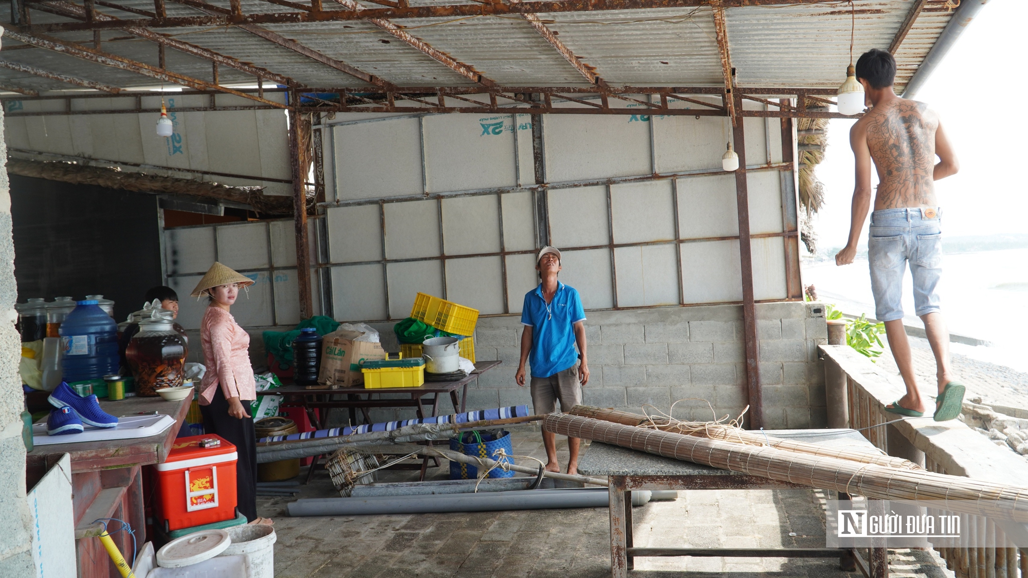 Lâm Đồng: Sóng biển "xé toạc" kè Hàm Tiến, nhiều nhà dân đối diện nguy hiểm- Ảnh 4.