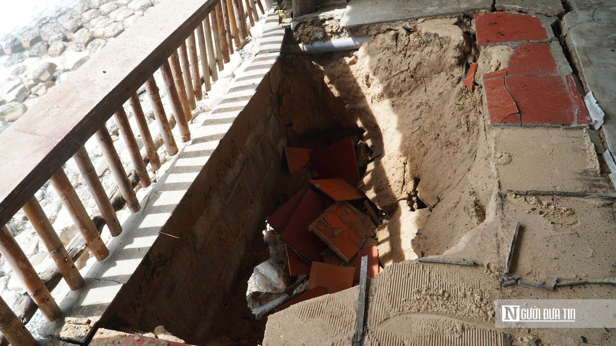 Lâm Đồng: Sóng biển "xé toạc" kè Hàm Tiến, nhiều nhà dân đối diện nguy hiểm- Ảnh 6.