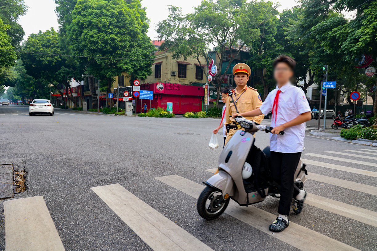 Danh sách hơn 3.000 học sinh vi phạm giao thông gửi đến Sở Giáo dục và Đào tạo - Ảnh 1.