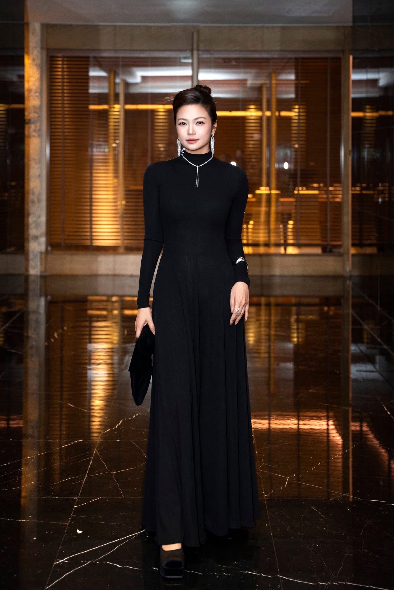 NSƯT Kiều Anh gây chú ý với vẻ đẹp mặn mà, cuốn hút ở tuổi U50 - Ảnh 5.