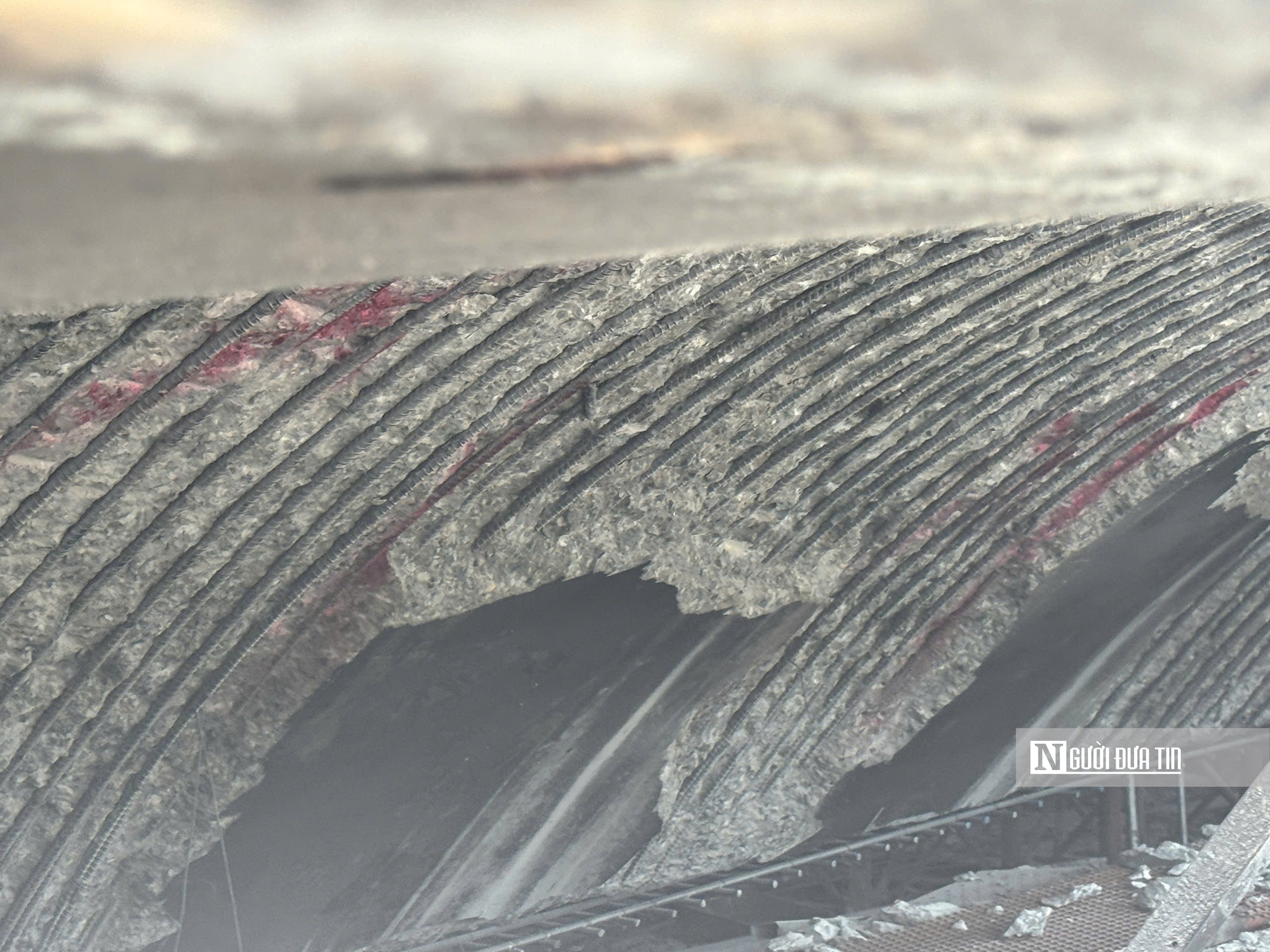 Rào chắn, sửa chữa chân cầu Vĩnh Tuy sau vụ cháy bãi giữ xe- Ảnh 7.