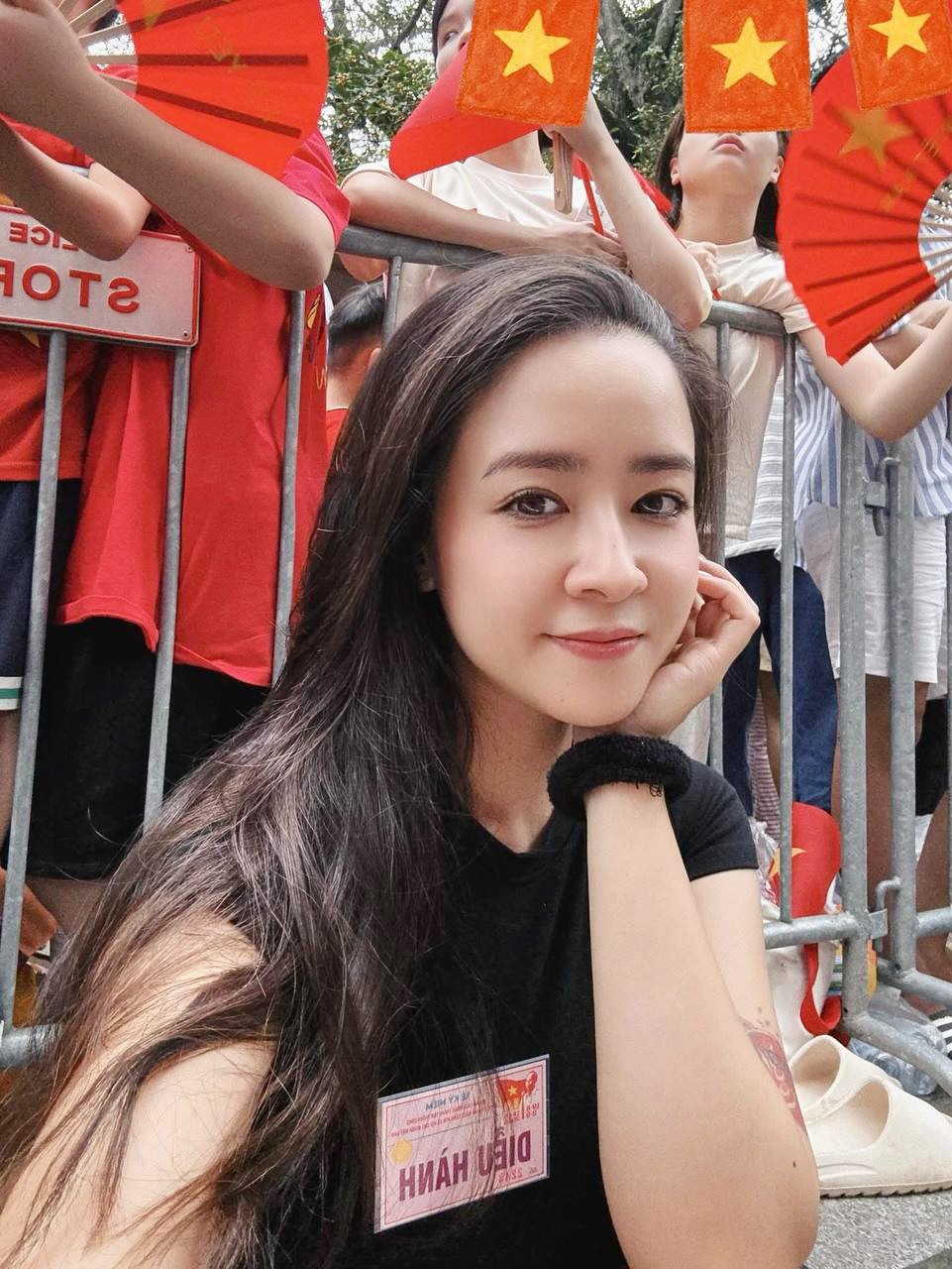 Nữ diễn viên U40, chỉ xuất hiện vài phút đã trở thành "đối thủ xứng tầm" của Huyền Lizzie- Ảnh 6. Nữ diễn viên U40, chỉ xuất hiện vài phút đã trở thành "đối thủ xứng tầm" của Huyền Lizzie- Ảnh 6.