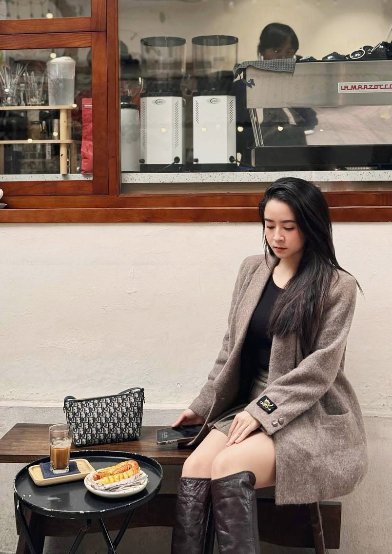 Nữ diễn viên U40, chỉ xuất hiện vài phút đã trở thành "đối thủ xứng tầm" của Huyền Lizzie- Ảnh 9. Nữ diễn viên U40, chỉ xuất hiện vài phút đã trở thành "đối thủ xứng tầm" của Huyền Lizzie- Ảnh 9.