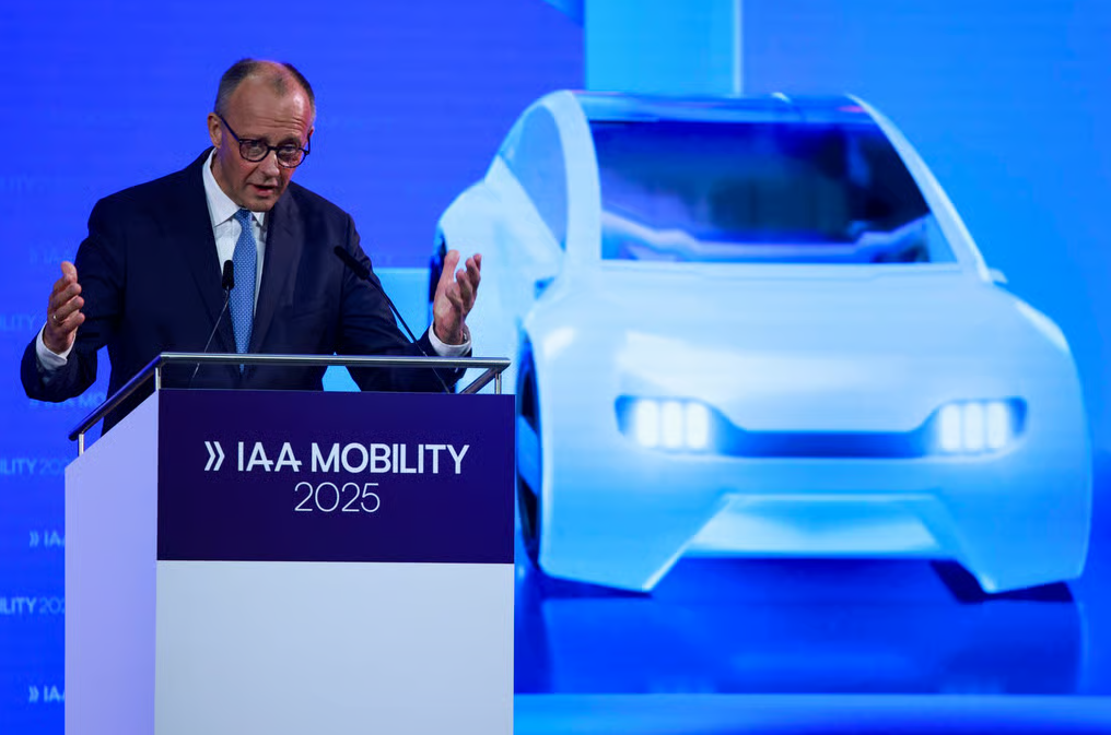 Đức muốn EU huỷ bỏ lệnh cấm xe xăng- Ảnh 1.