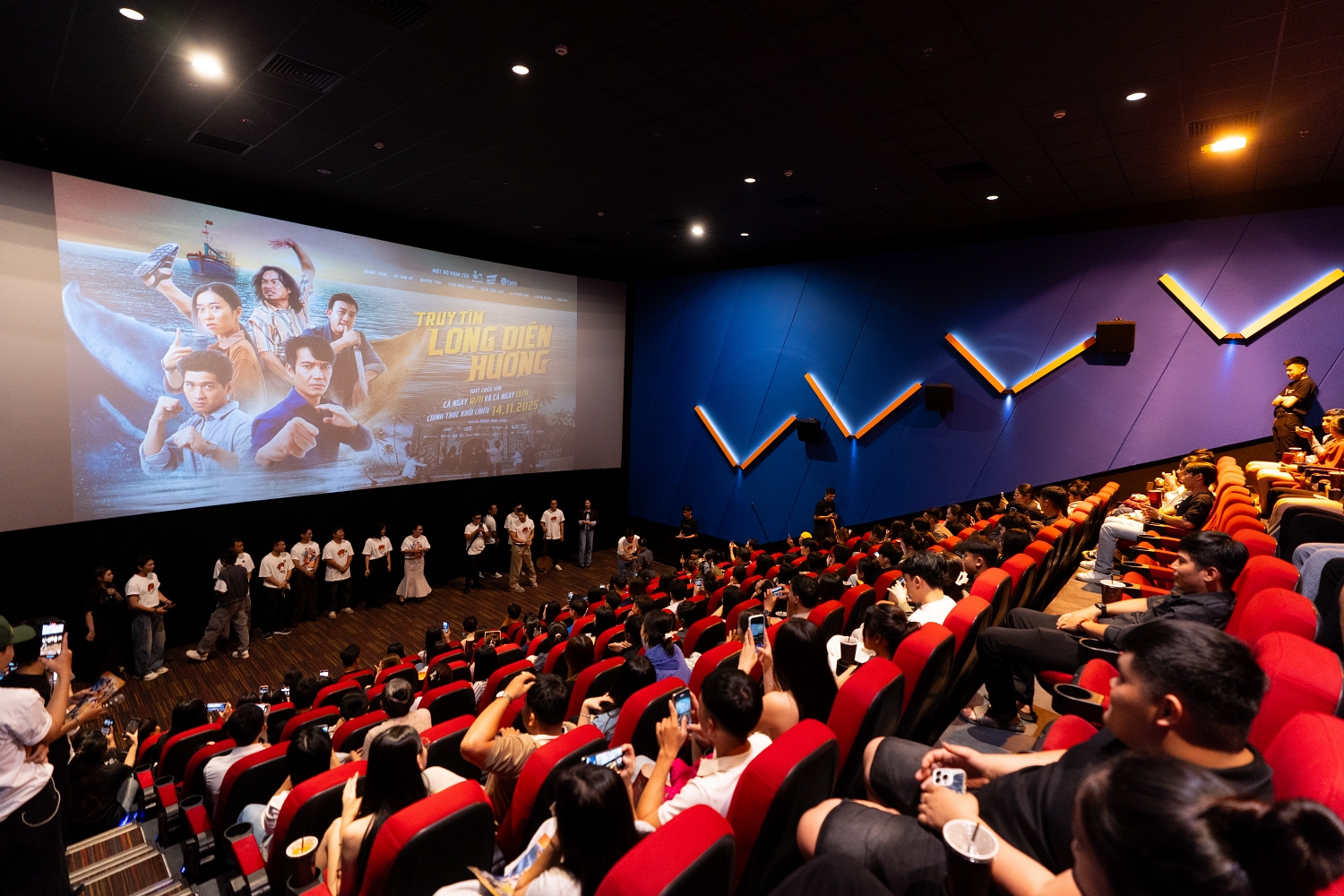 Bí mật gì giúp Truy tìm Long diên hương trở thành hiện tượng phòng vé chỉ sau một tuần? - Ảnh 1.
