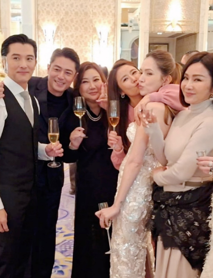 Cặp "trai hư - gái đẹp showbiz": Làm đám cưới hoành tráng, bất ngờ khoe quý tử 3 tháng tuổi - Ảnh 5.
