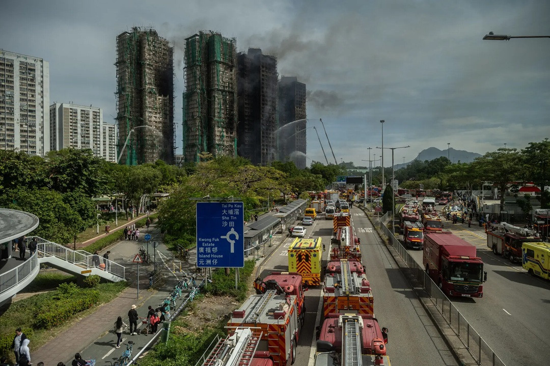 Vụ cháy chung cư ở Hong Kong (Trung Quốc): Kết thúc tìm kiếm, để tang 3 ngày cho các nạn nhân - Ảnh 2.