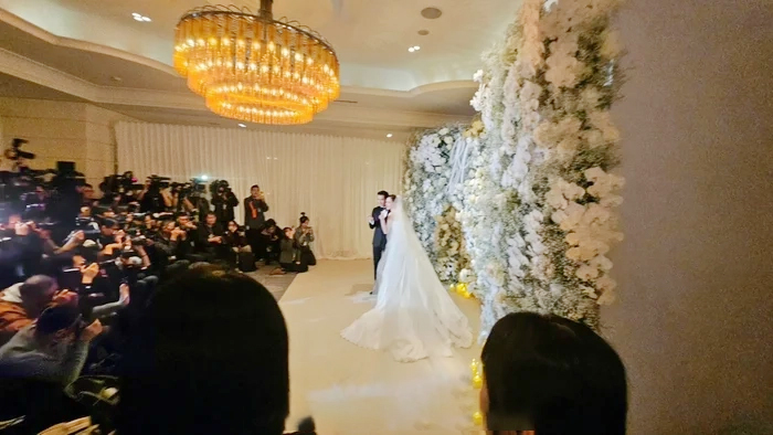 Cặp "trai hư - gái đẹp showbiz": Làm đám cưới hoành tráng, bất ngờ khoe quý tử 3 tháng tuổi - Ảnh 4.