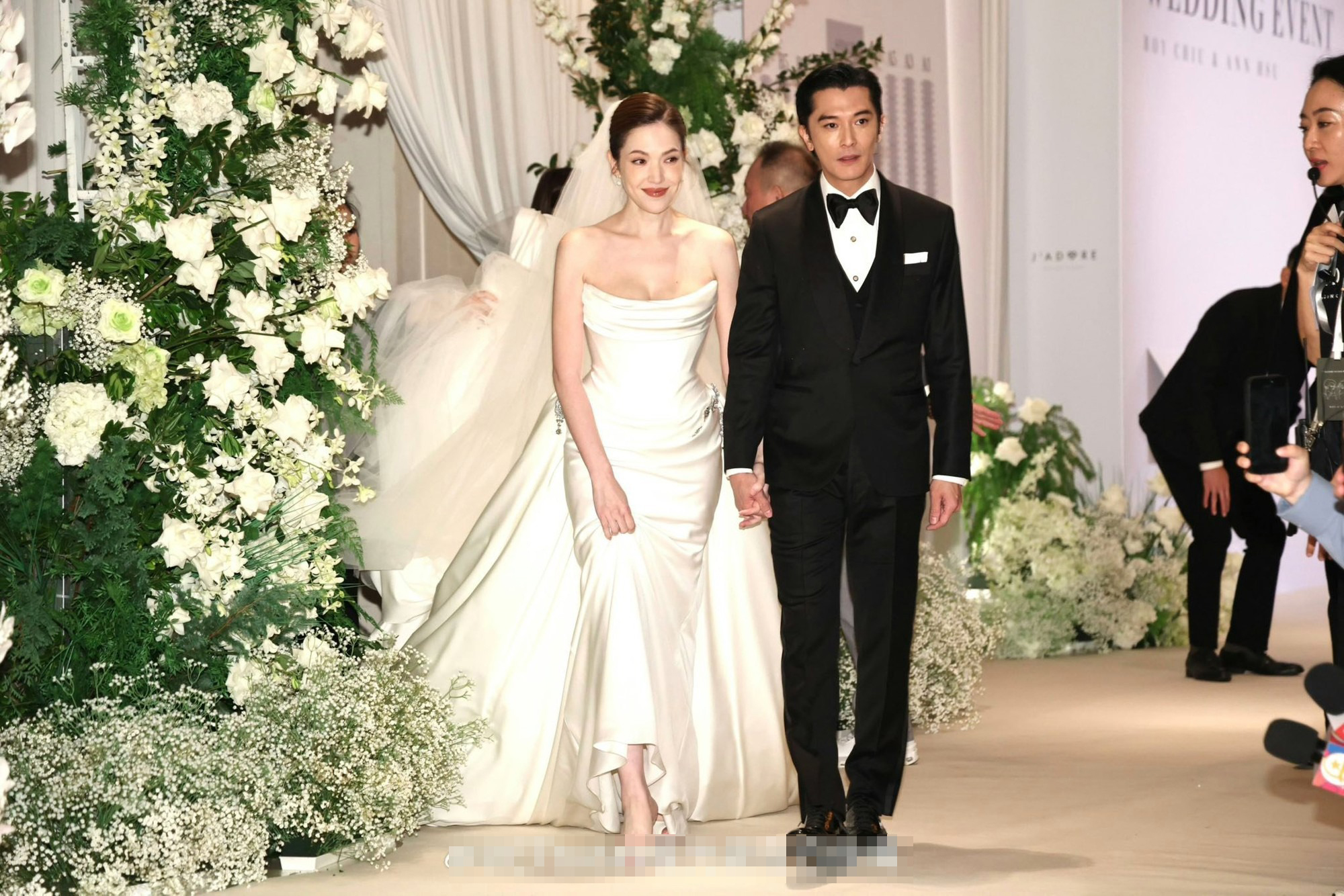 Cặp "trai hư - gái đẹp showbiz": Làm đám cưới hoành tráng, bất ngờ khoe quý tử 3 tháng tuổi - Ảnh 1.