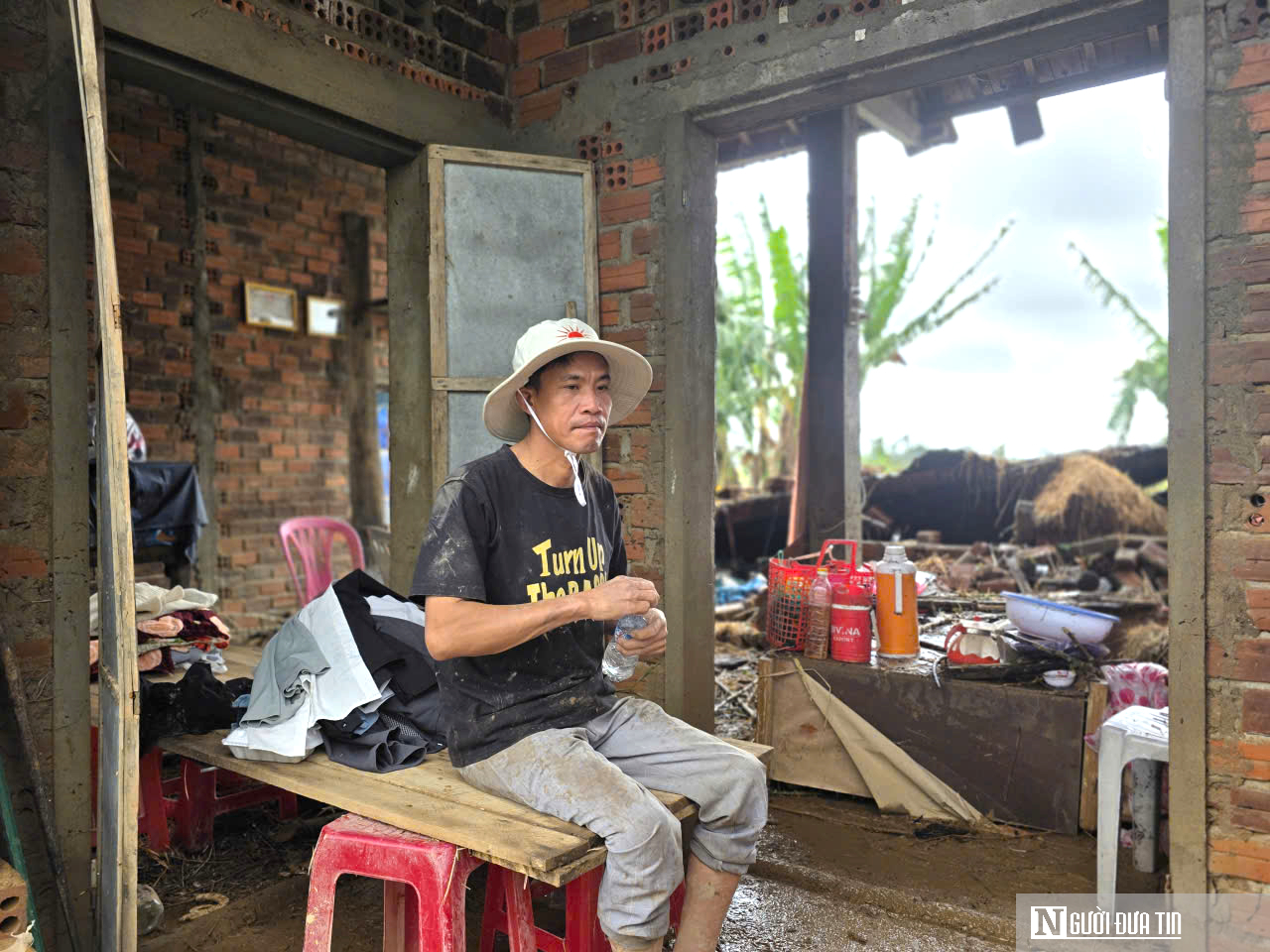 Quân đội hỗ trợ dựng lại nhà cho dân vùng lũ trước Tết 2026 - Ảnh 4.