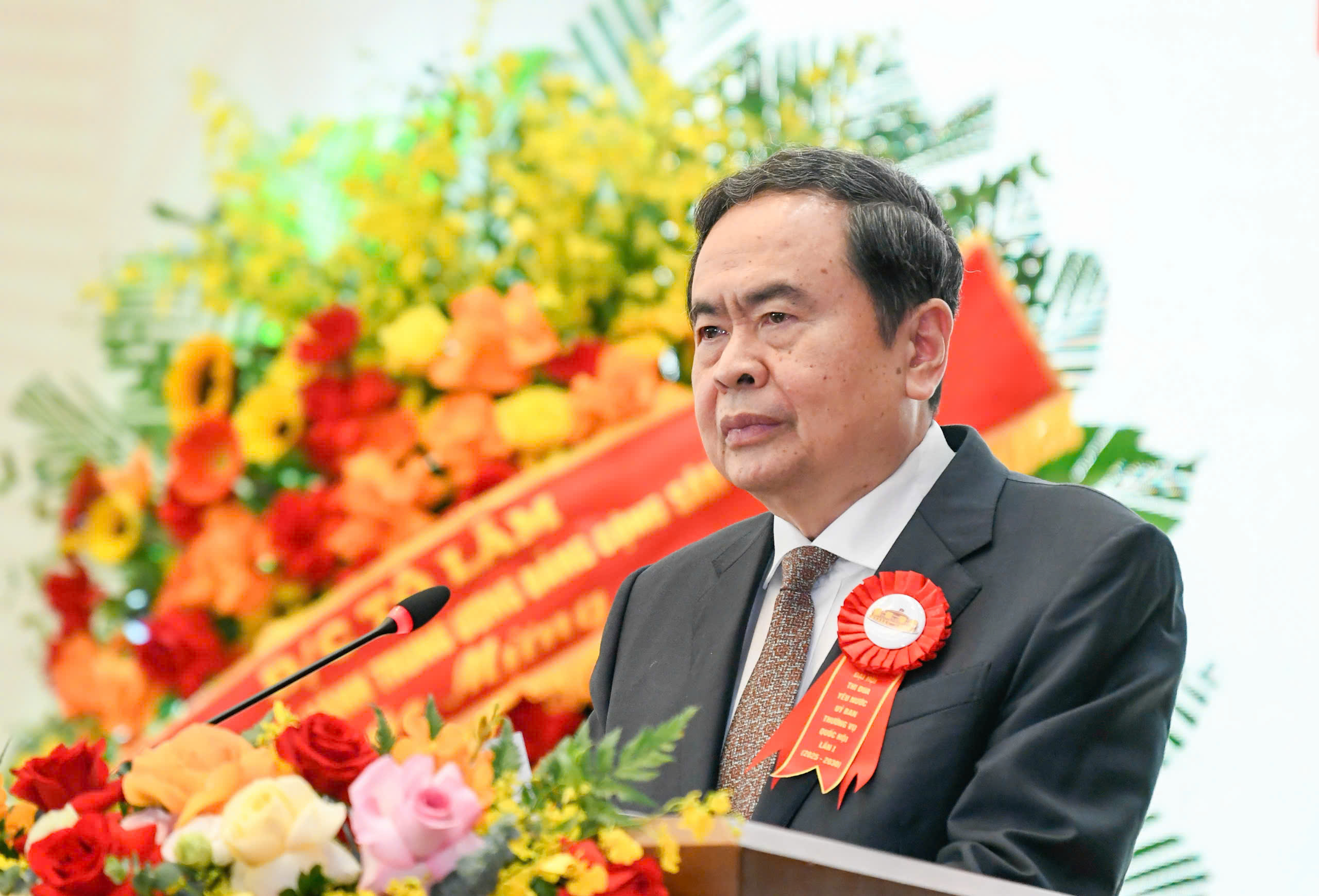 Thi đua phát huy vai trò, trách nhiệm của ĐBQH, sẵn sàng cống hiến, dám nghĩ, dám làm- Ảnh 1.