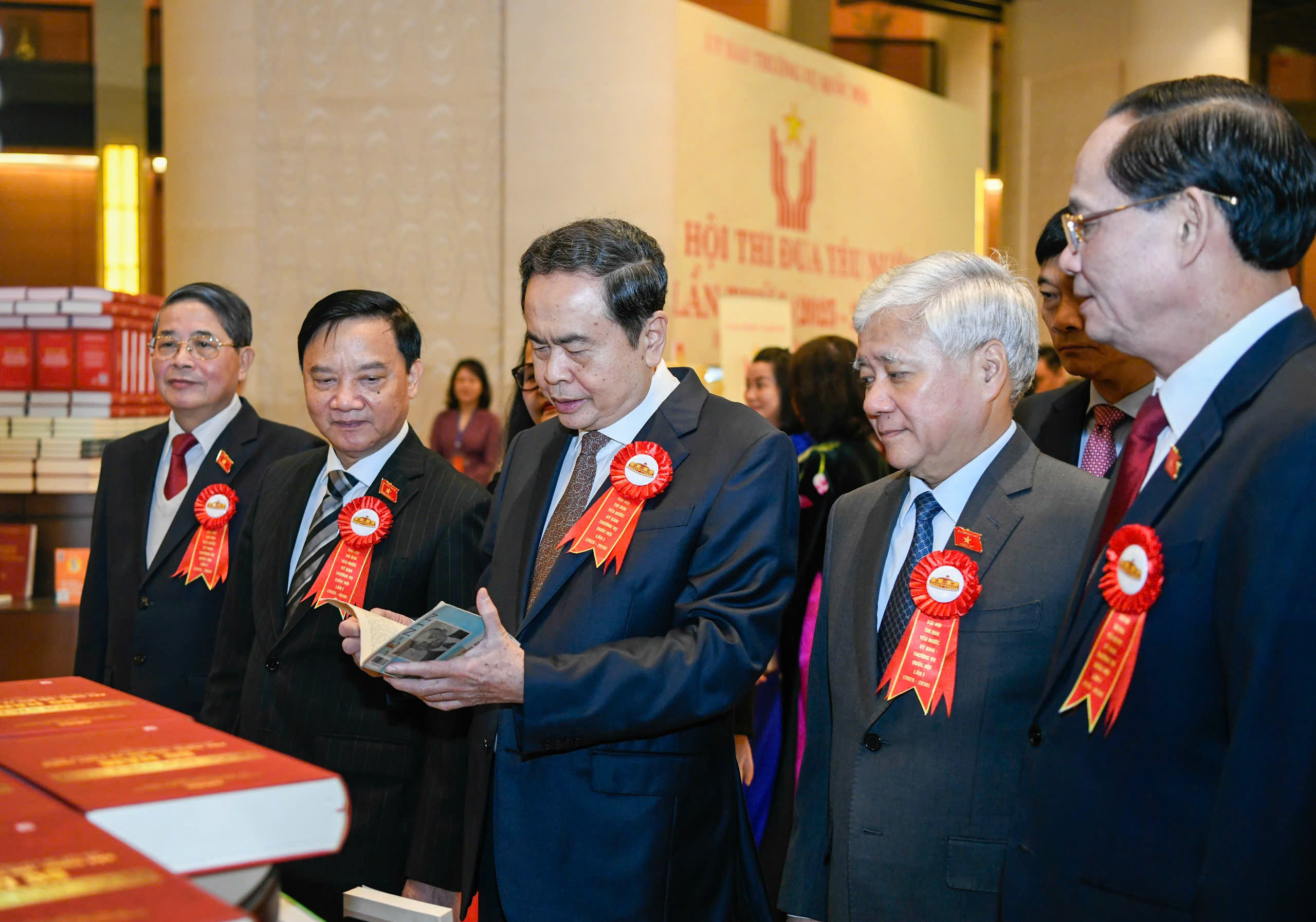 Thi đua phát huy vai trò, trách nhiệm của ĐBQH, sẵn sàng cống hiến, dám nghĩ, dám làm- Ảnh 3.