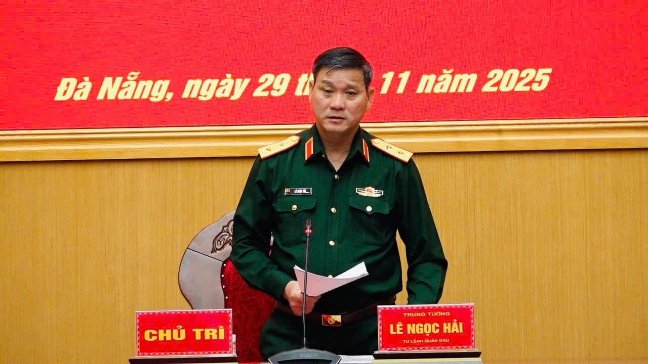 Quân đội hỗ trợ dựng lại nhà cho dân vùng lũ trước Tết 2026 - Ảnh 1.