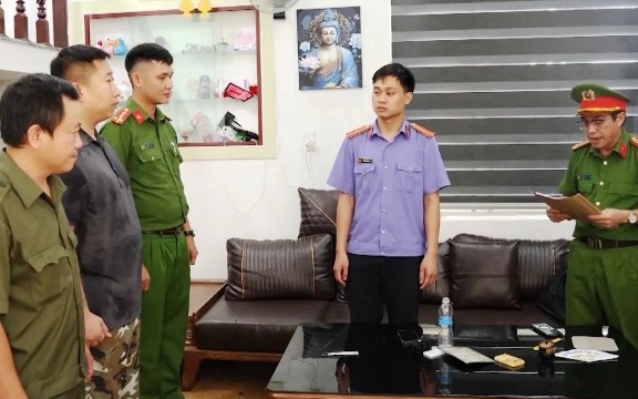 Bản tin 4/11: Bắt "nữ quái" đột nhập vào nhà người thân trộm 7,9 lượng vàng lúc mưa lũ - Ảnh 2.