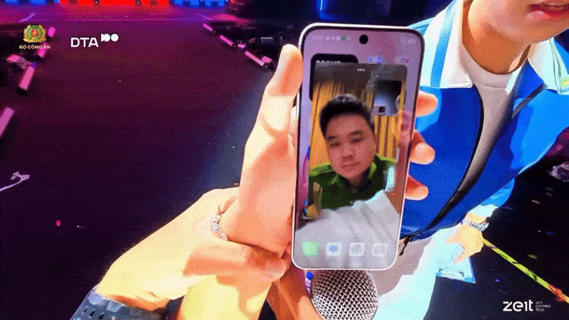 Thực hư clip nam ca sĩ nổi tiếng nhận cuộc gọi lừa đảo ngay trên sân khấu? - Ảnh 2.