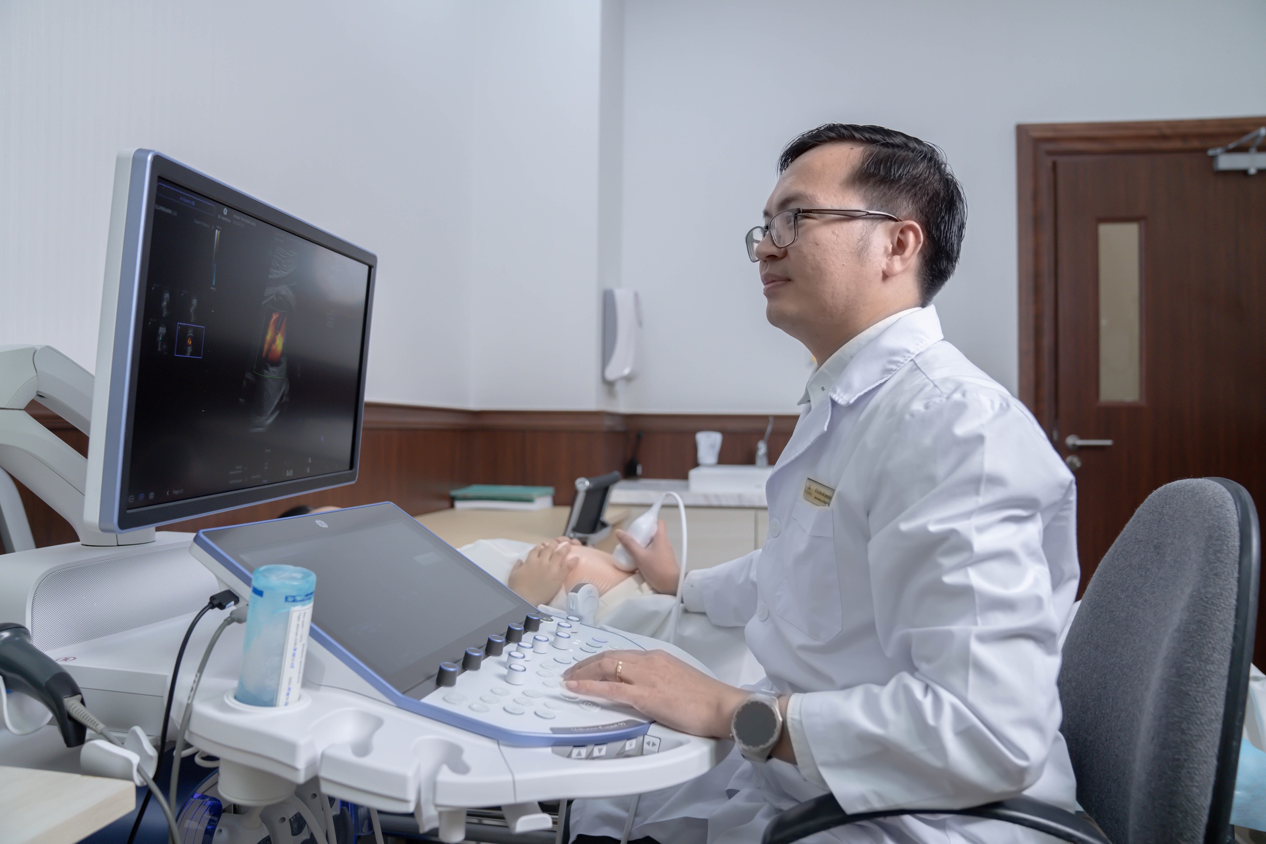 Cứu sống 5 thai nhi mắc bệnh hiếm: Vinmec “đi tắt đón đầu” chinh phục kỹ thuật truyền máu bào thai đỉnh cao - Ảnh 2.