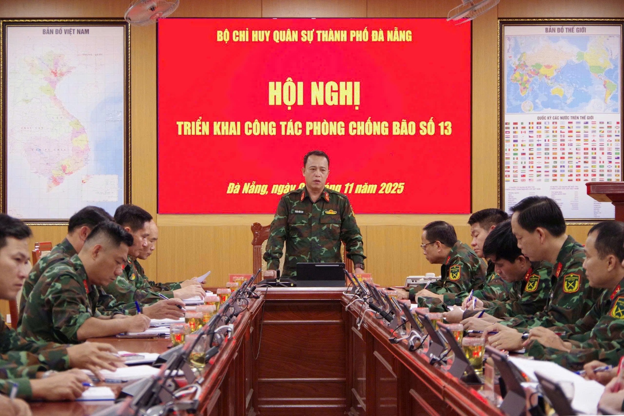 Đà nẵng: Gần 10.000 cán bộ, chiến sĩ “căng mình” chuẩn bị đón siêu bão số 13- Ảnh 1. Đà nẵng: Gần 10.000 cán bộ, chiến sĩ “căng mình” chuẩn bị đón siêu bão số 13- Ảnh 1.