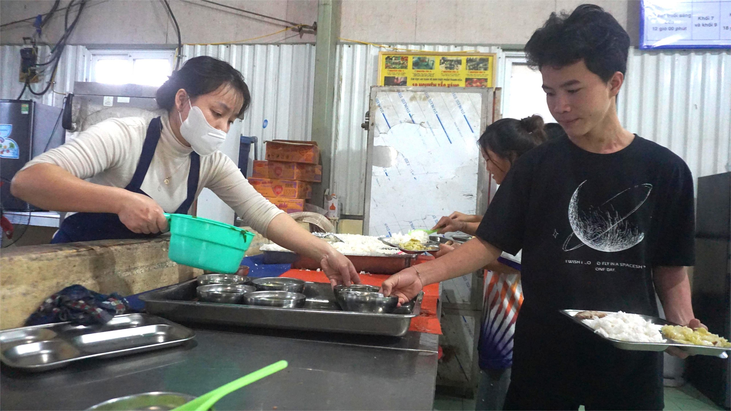 'Ngôi nhà thứ 2' giúp học sinh vùng cao Mường Lý không bỏ dở giấc mơ học chữ   - Ảnh 3.