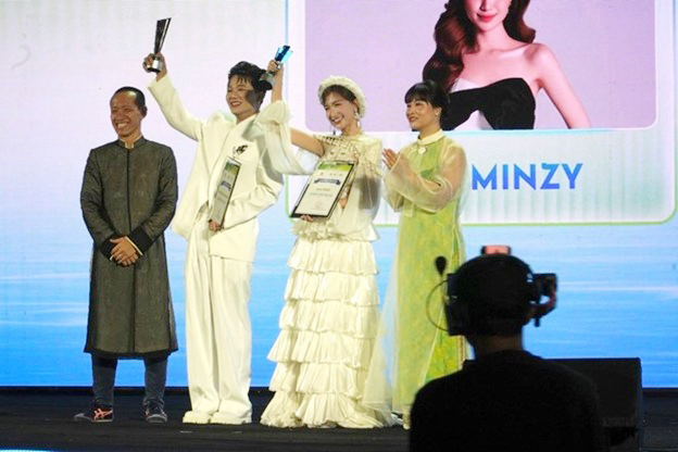 Nữ ca sĩ "Bắc Bling" đón nhận niềm vui nhân đôi- Ảnh 1. Nữ ca sĩ "Bắc Bling" đón nhận niềm vui nhân đôi- Ảnh 1.