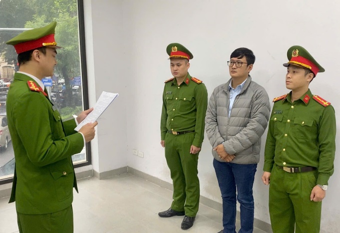 Khởi tố 14 người trong vụ tranh chấp vị trí đỗ xe ô tô giữa chủ đầu tư và ban quản trị tòa nhà- Ảnh 1.