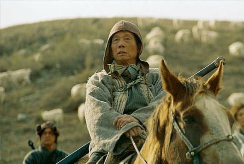 Tro cốt huyền thoại võ thuật Lưu Gia Lương bị trộm, vợ từ chối trả tiền chuộc - Ảnh 1. Tro cốt huyền thoại võ thuật Lưu Gia Lương bị trộm, vợ từ chối trả tiền chuộc - Ảnh 1.