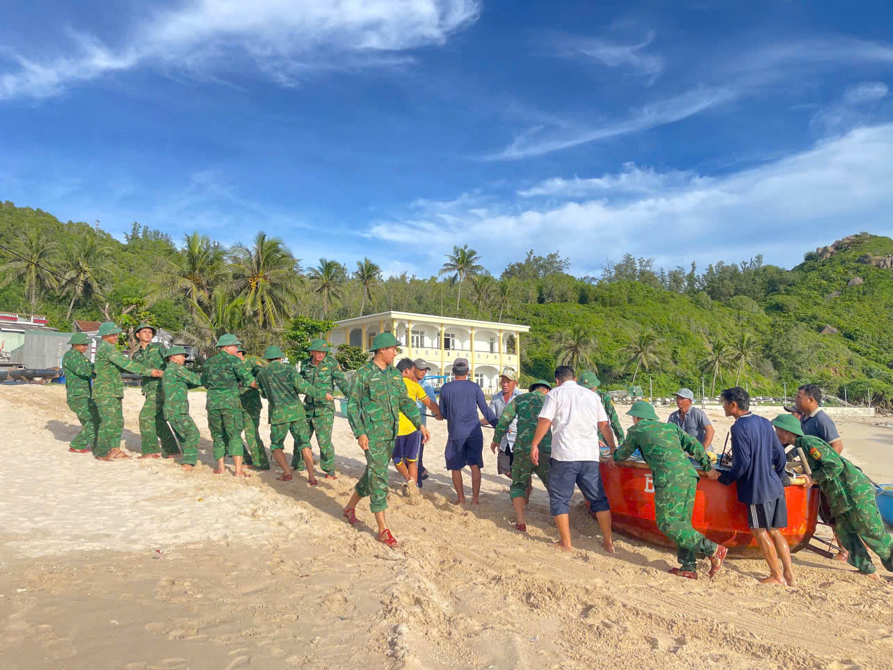 Ứng phó với bão Kalmaegi, tỉnh Gia Lai hoàn thành di dời dân trước 12h ngày 6/11- Ảnh 1.