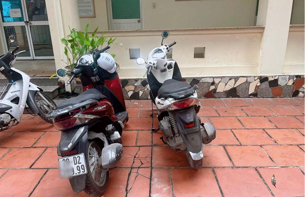 Công an hoàn tất xác minh vụ 2 xe SH trùng biển số tứ quý 9999 "song hành" trên phố- Ảnh 3. Công an hoàn tất xác minh vụ 2 xe SH trùng biển số tứ quý 9999 "song hành" trên phố- Ảnh 3.