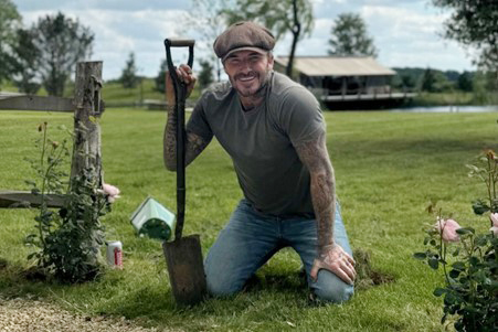 David Beckham "bỏ phố về quê", trồng rau nuôi gà, tận hưởng cuộc sống bình dị giữa điền trang triệu đô - Ảnh 16.