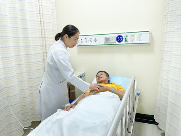 Nghệ sĩ hài Tấn Beo thoát cảnh chạy thận sau đột quỵ - Ảnh 1.