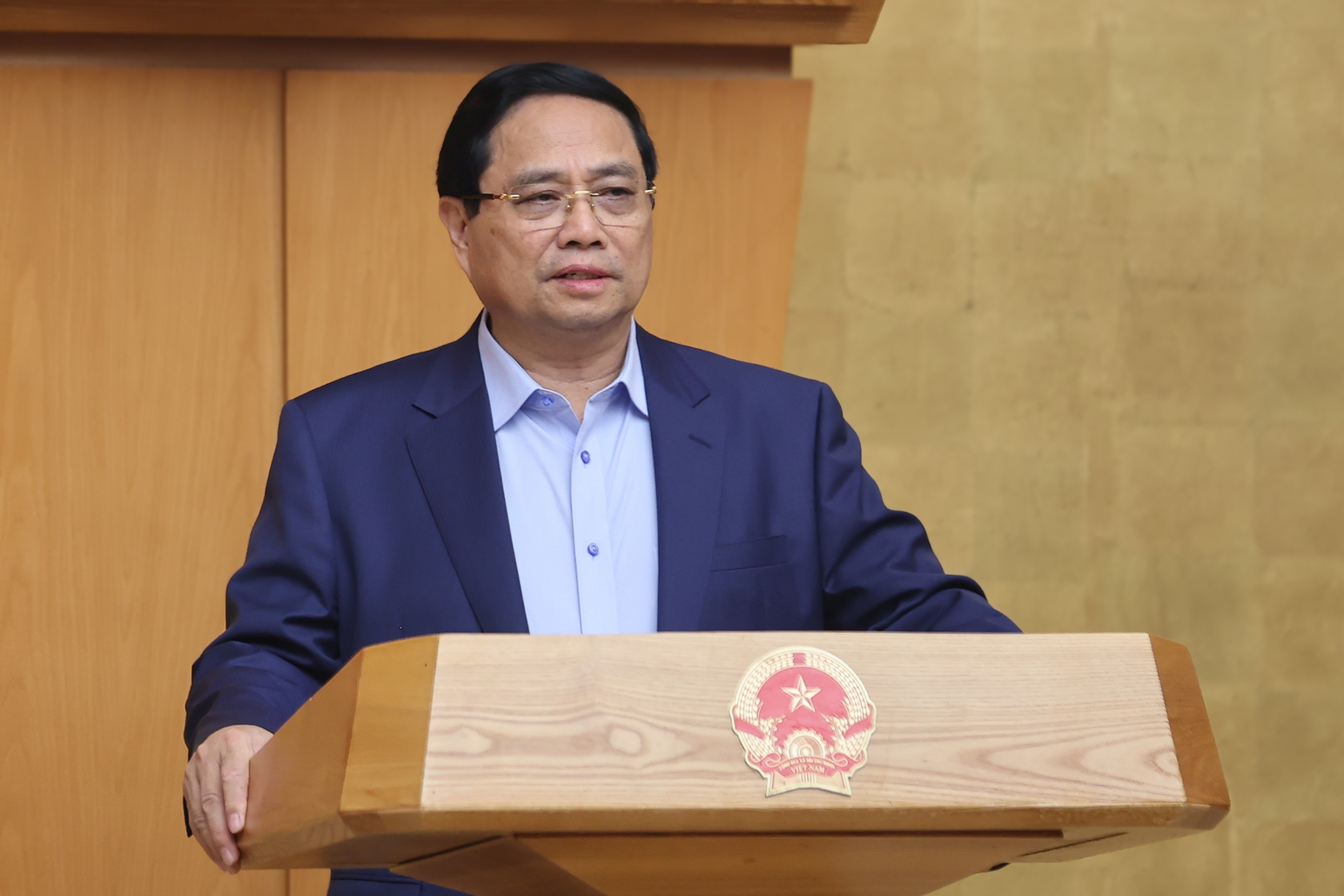 Chính phủ họp bàn về thành lập ngân hàng, phòng chống rửa tiền tại Trung tâm tài chính - Ảnh 1.