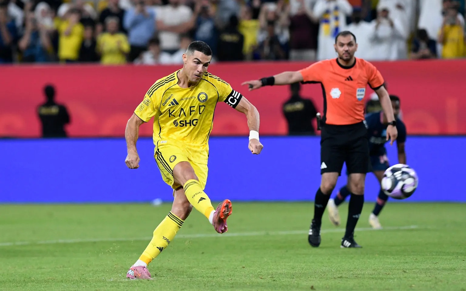 Benfica tiết lộ thông tin bất ngờ về HLV Mourinho - Ảnh 2.