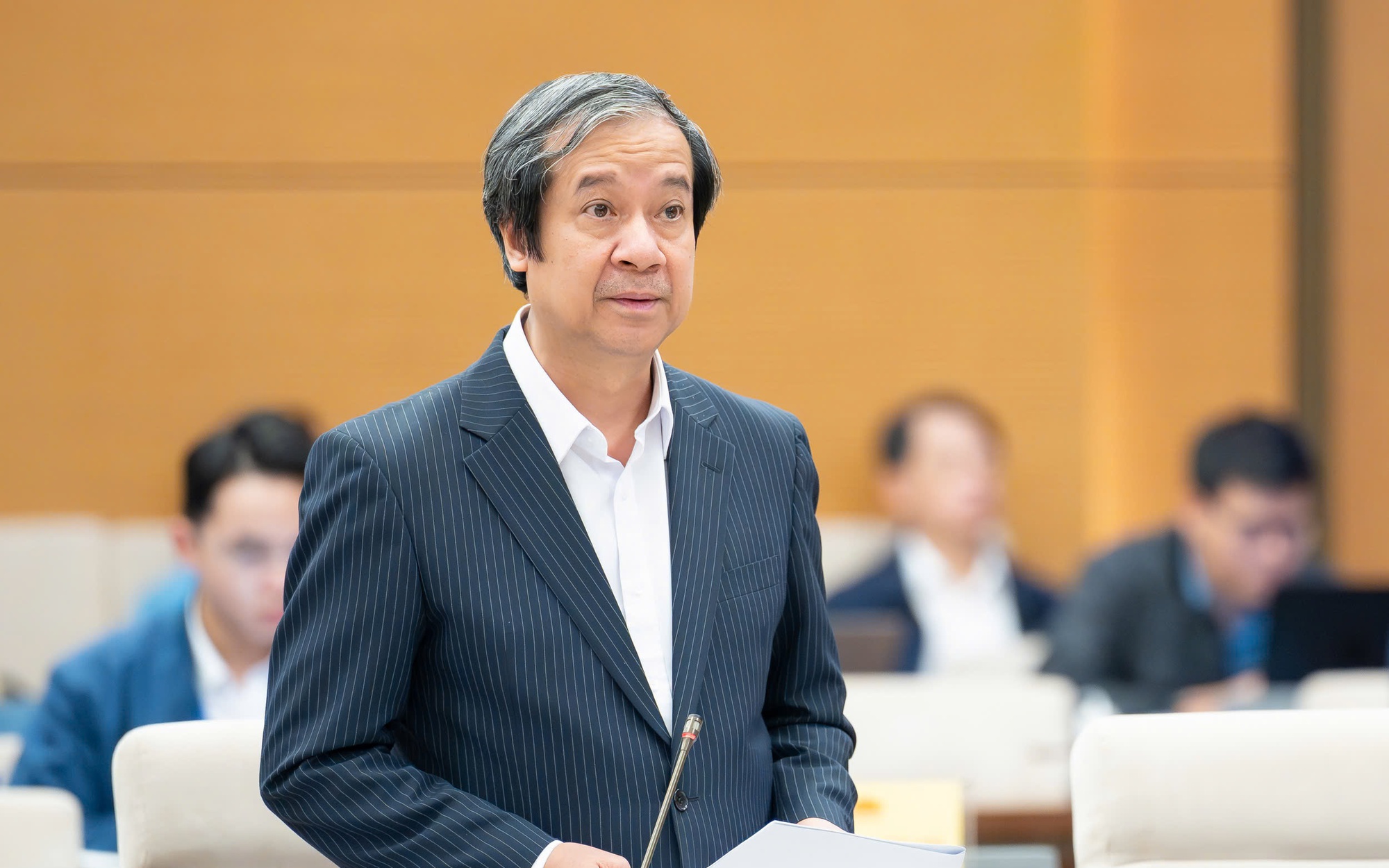 Bộ GD&ĐT hỗ trợ hàng tỷ đồng cho học sinh vùng lũ ở Huế, Đà Nẵng - Ảnh 2.