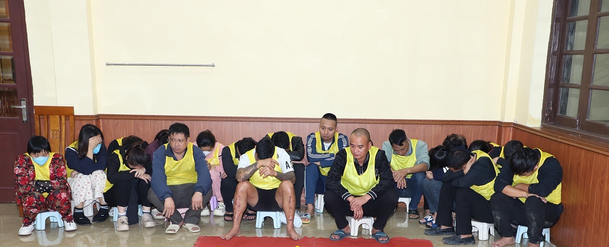 Đột kích sới bạc được tổ chức tinh vi, bắt giữ 21 đối tượng - Ảnh 1.