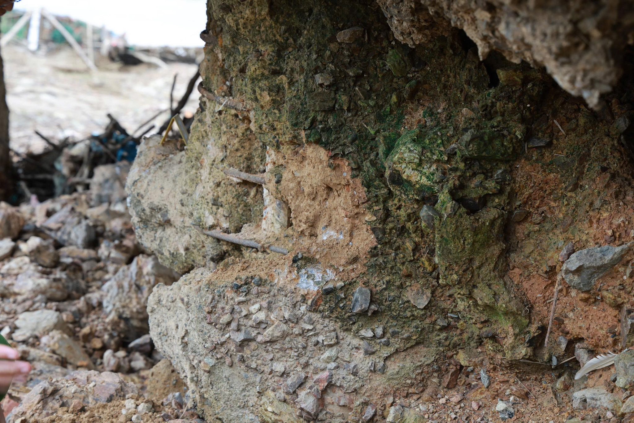 Công an Phú Thọ vào cuộc điều tra vụ móng cầu Sông Lô hư hỏng, trơ cốt thép - Ảnh 5.