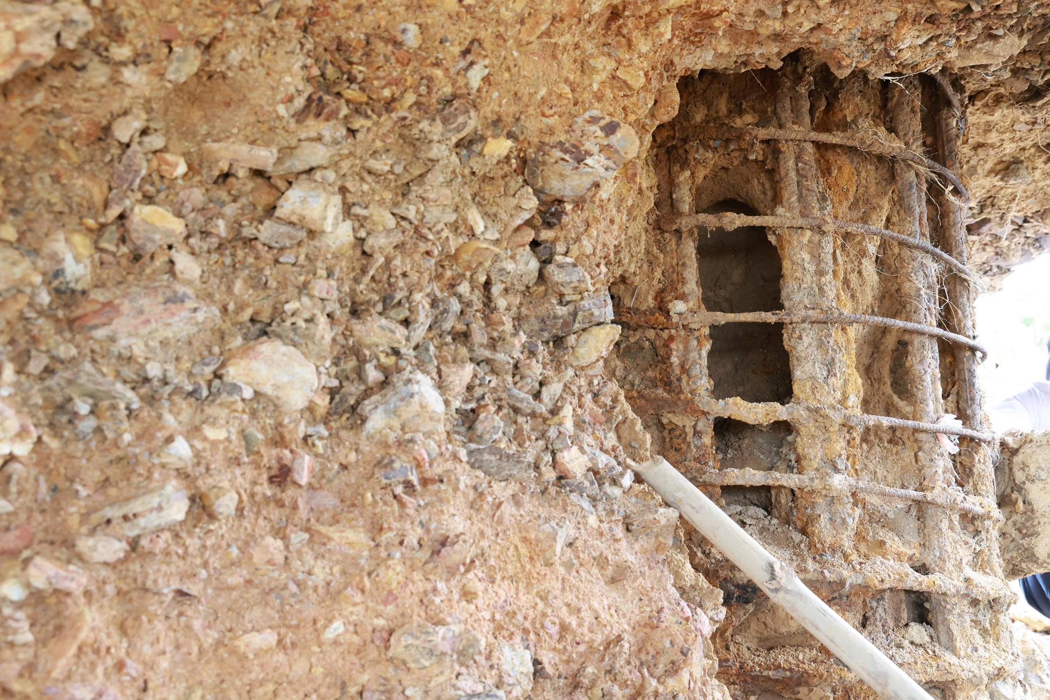 Công an Phú Thọ vào cuộc điều tra vụ móng cầu Sông Lô hư hỏng, trơ cốt thép - Ảnh 7.