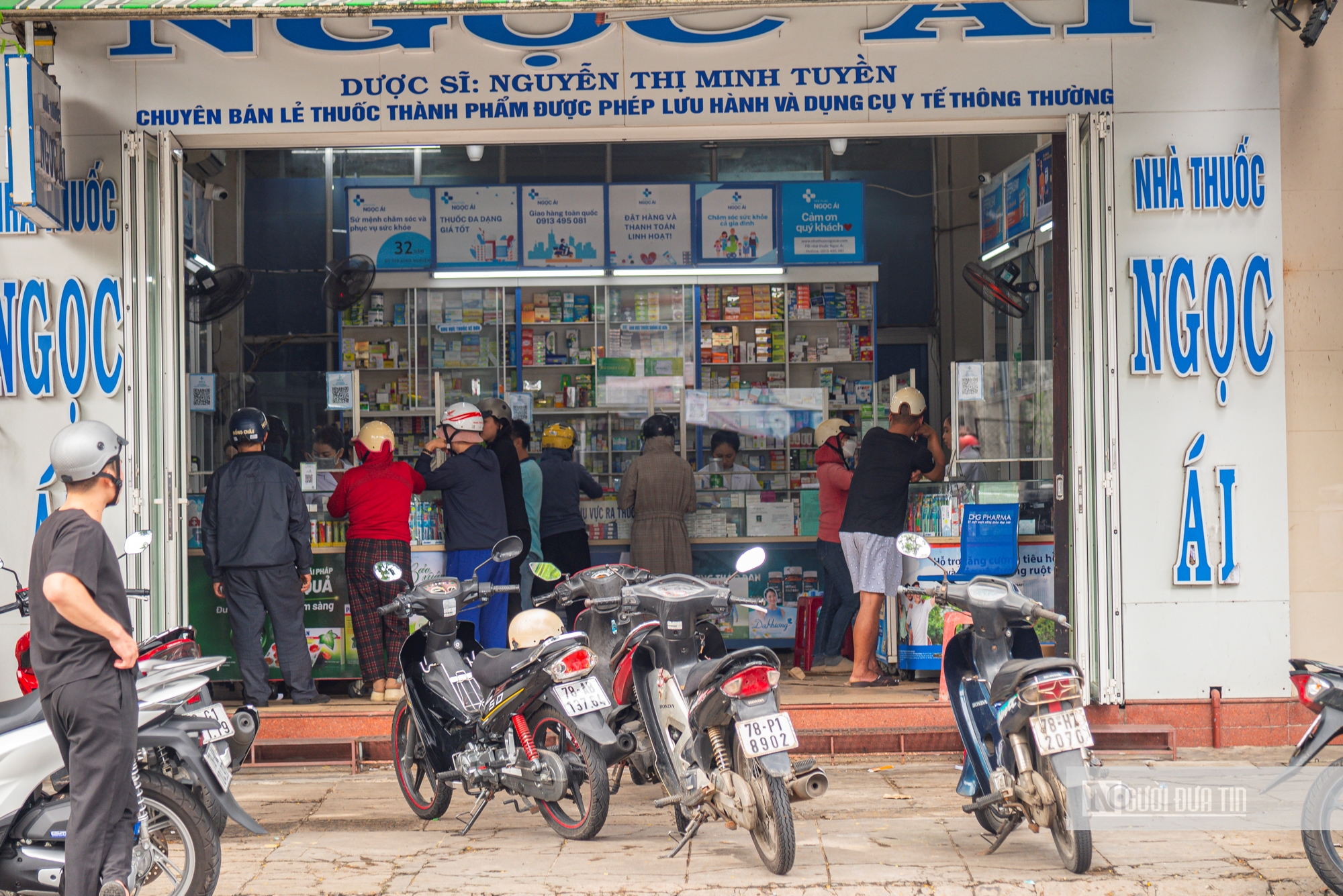 Đắk Lắk: Người dân hối hả phòng chống bão, tích trữ lương thực, tập kết cát chắn sóng ứng phó bão số 13- Ảnh 9. Đắk Lắk: Người dân hối hả phòng chống bão, tích trữ lương thực, tập kết cát chắn sóng ứng phó bão số 13- Ảnh 9.